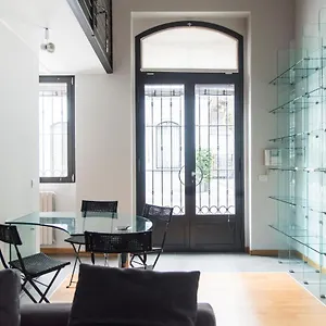 charming-apartment-in-navigli-district.italymilanhotels.net/